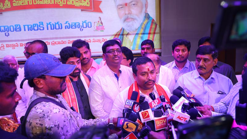 Sri Mulugu Ramalingeshwara Varaprasad Siddhanti was honoured with Jyotishyasastra Vignana Visharadha at Tummalapalli Kalakshetram, Vijayawada (256)
